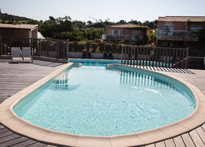 別荘 Mini Avec Piscine A Santa Giulia *