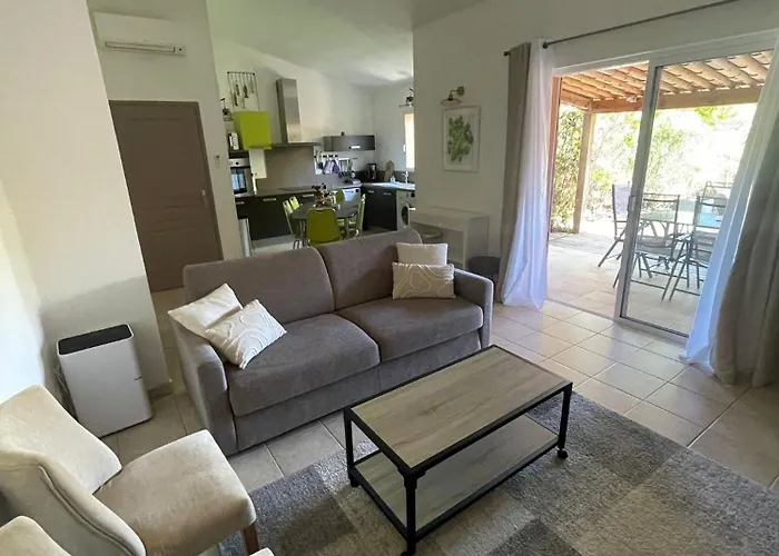 Mini Avec Piscine A Santa Giulia